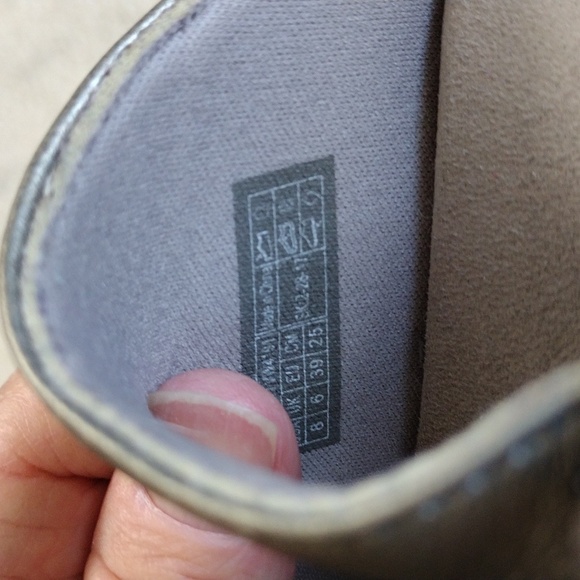 Vionic pewter gray leather Velcro strap mules. Lovely. Size 8 - Picture 8 of 13